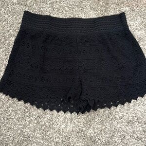 Rewind crochet elastic black shorts